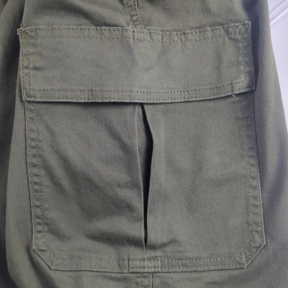 Signature Gold Levi Strauss Olive Green Cargo Shorts Mens‎ 46 Hits At The Knee